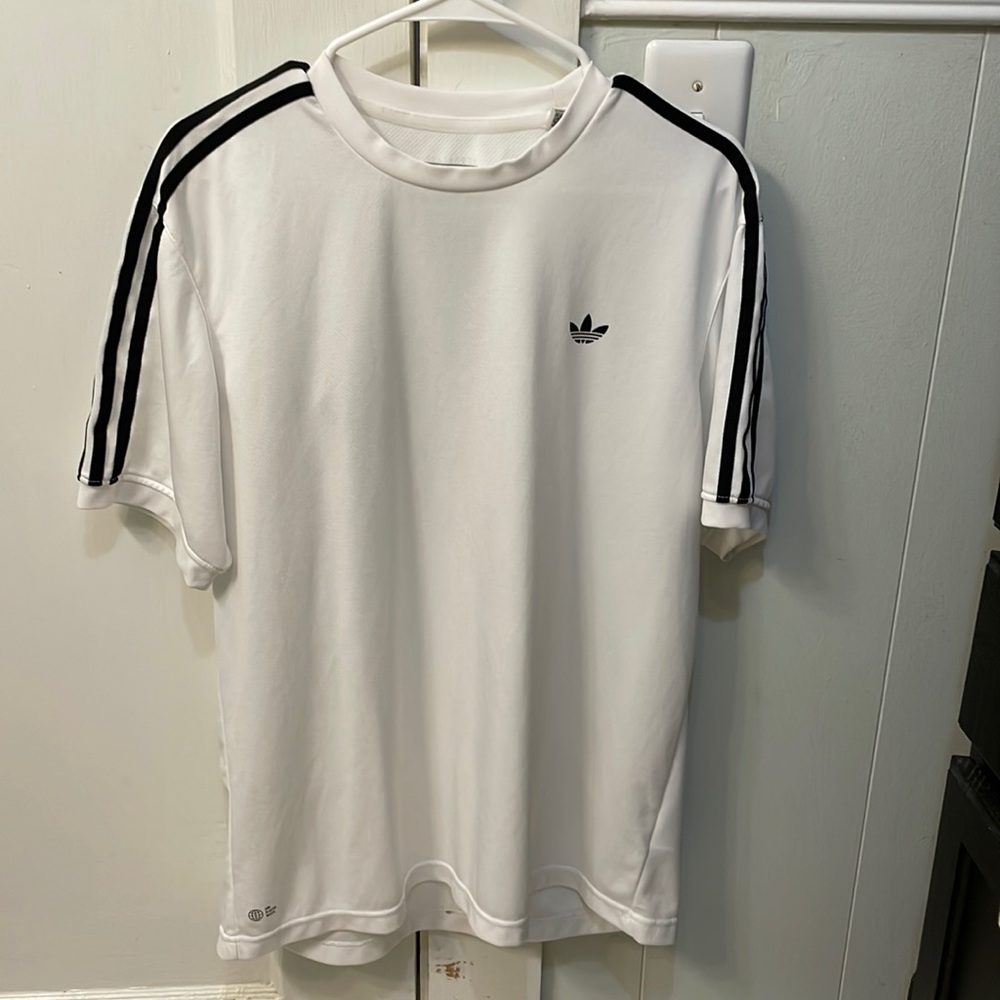 Adidas striped/short sleeved tee / Size: L